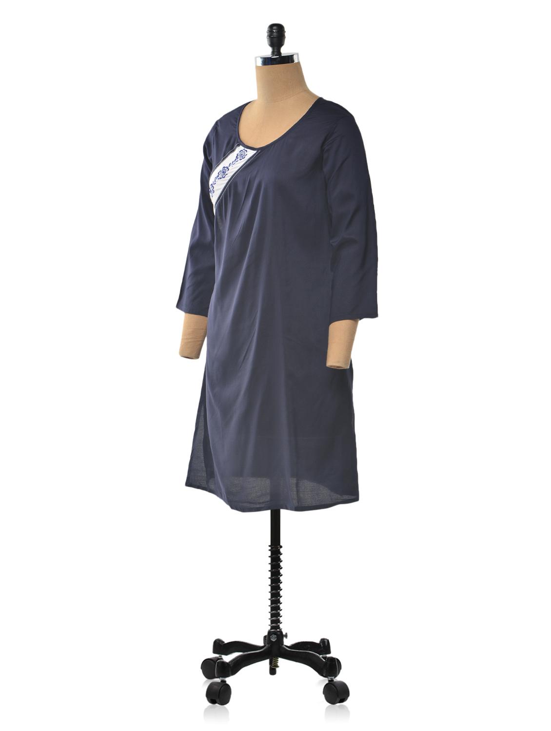 cotton round neck kurta - 1023904 - Zoom Image - 2