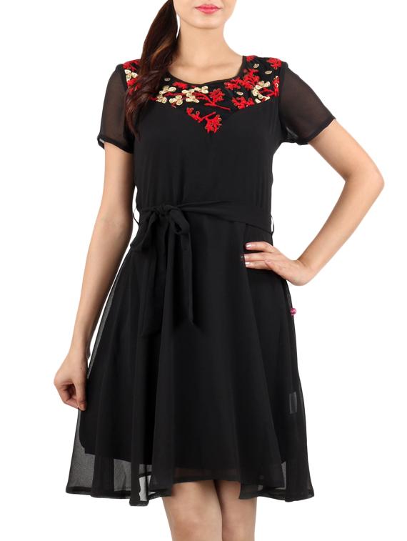 short sleeves embroidered black dress - 10296500 - Zoom Image - 1