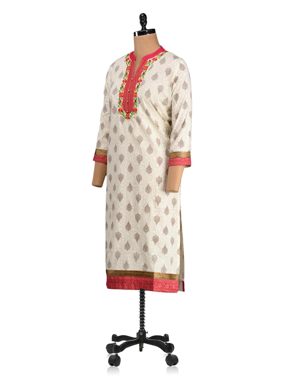embroidery neck line printed cotton kurta - 1061391 - Zoom Image - 2