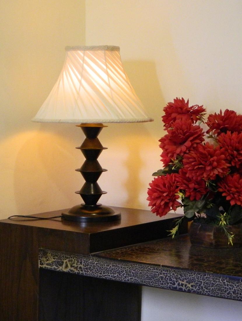yellow metal and fabric table lamp - 1066957 - Zoom Image - 1