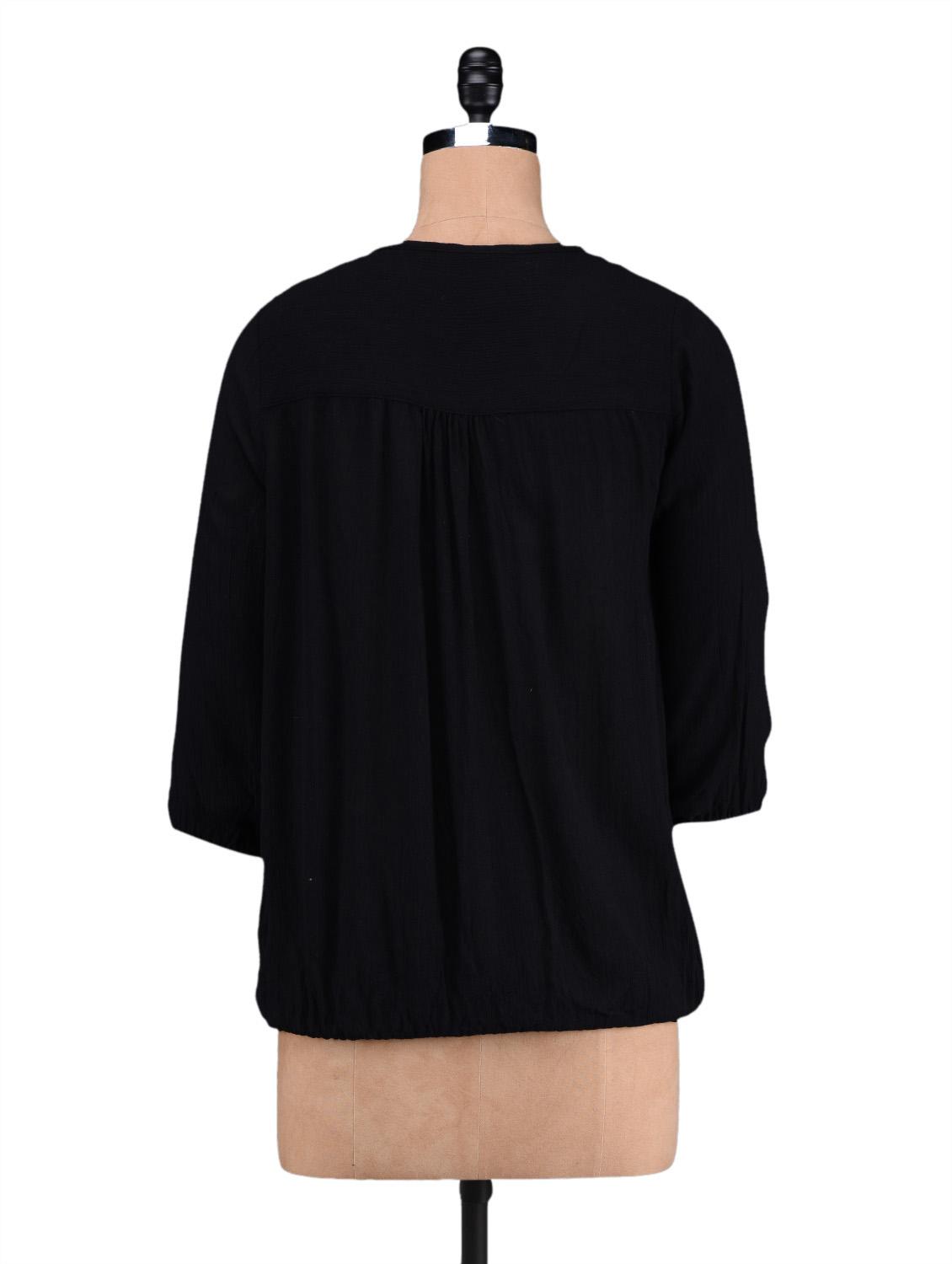 lace detail round neck top - 1077493 - Zoom Image - 3
