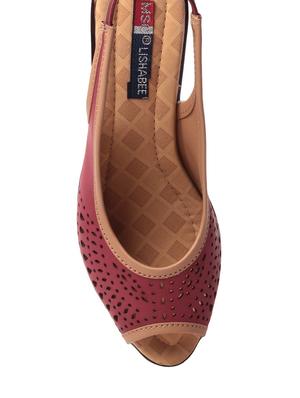 red leatherette wedge - 10859188 - Standard Image - 4
