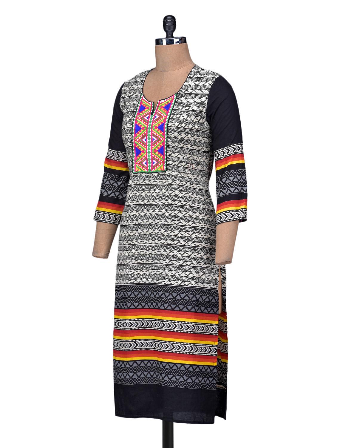 embroidered cotton kurta - 1094171 - Zoom Image - 2
