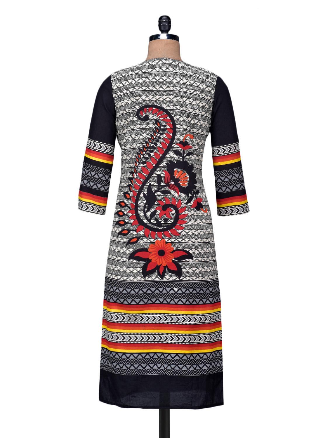embroidered cotton kurta - 1094171 - Zoom Image - 3