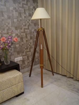 tripod fllor lamp in mango wood with fabric shade - 11106824 - Standard Image - 2