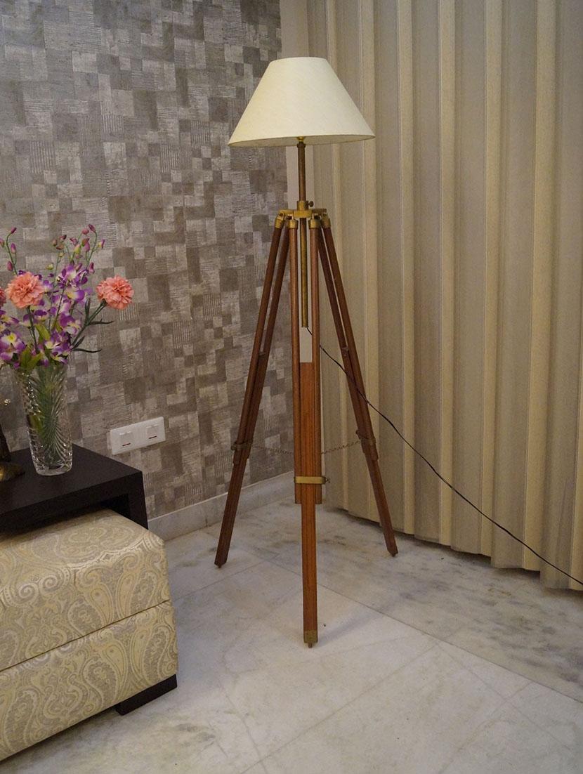 tripod fllor lamp in mango wood with fabric shade - 11106824 - Zoom Image - 2