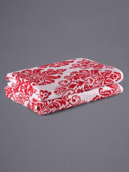 Set of 2 red damask pattern bath towels - 1136332 - Very Small Image - 1