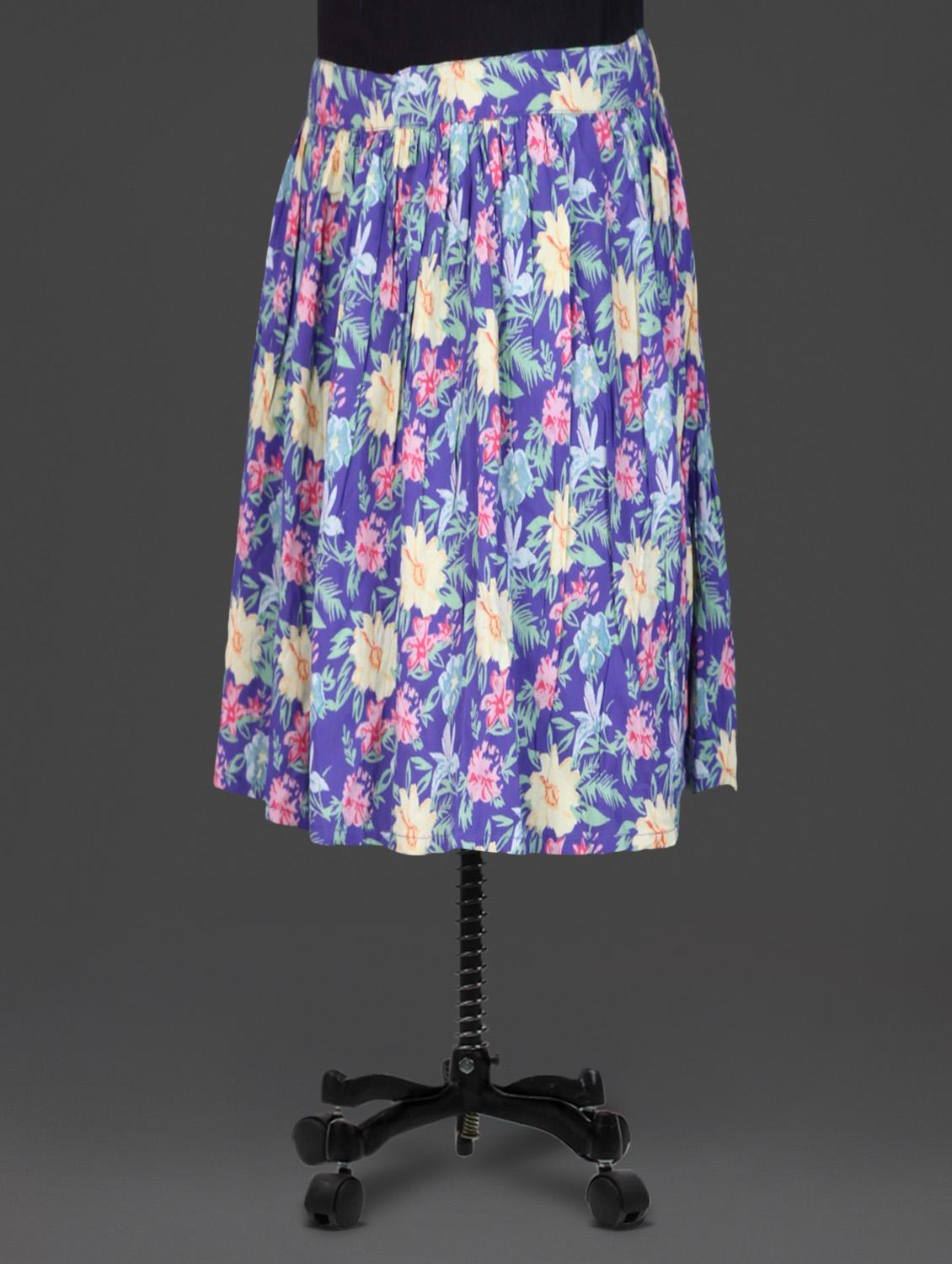 purple floral printed rayon short skirt - 1184843 - Zoom Image - 2