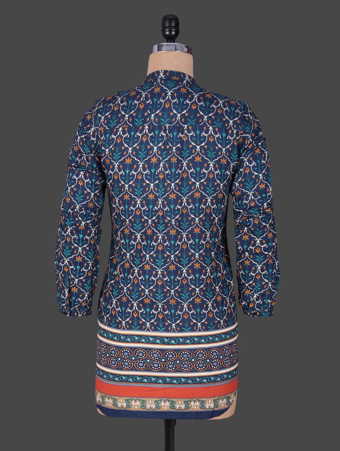 navy blue floral print pintuck top - 1184893 - Zoom Image - 3