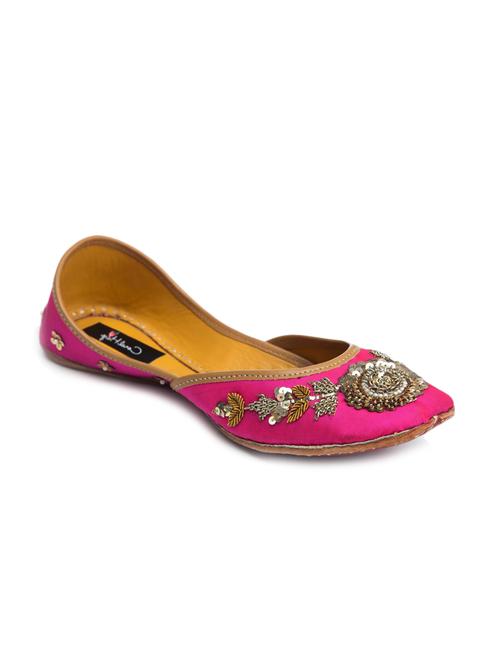 magenta embroidered handcrafted mojris - 12112884 - Standard Image - 1