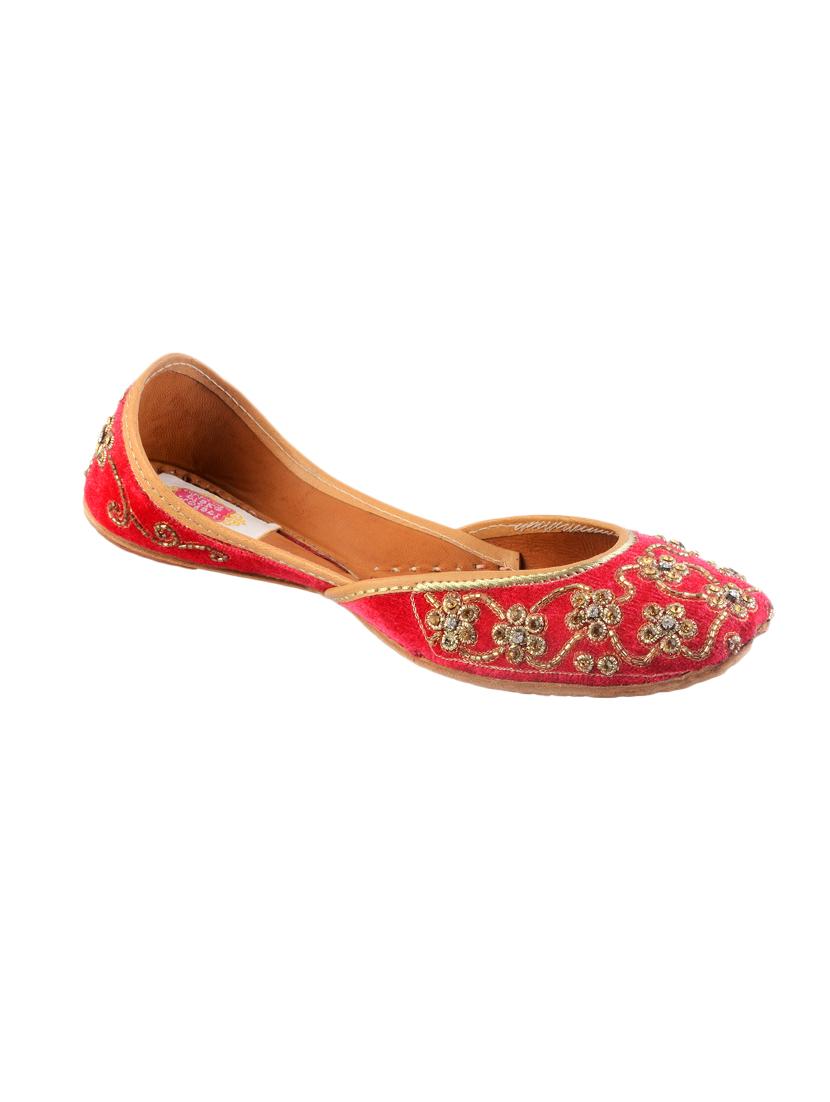 red silk hand embroidered mojaris - 12221678 - Zoom Image - 1
