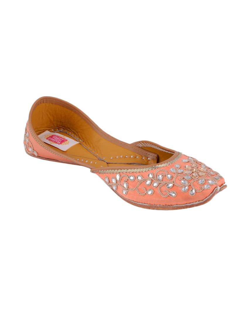 peach silk hand embroidered mojaris - 12221681 - Zoom Image - 1