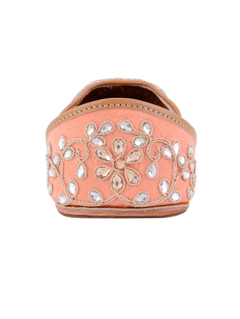 peach silk hand embroidered mojaris - 12221681 - Zoom Image - 3