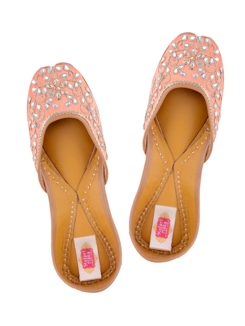 peach silk hand embroidered mojaris - 12221681 - Zoom Image - 4