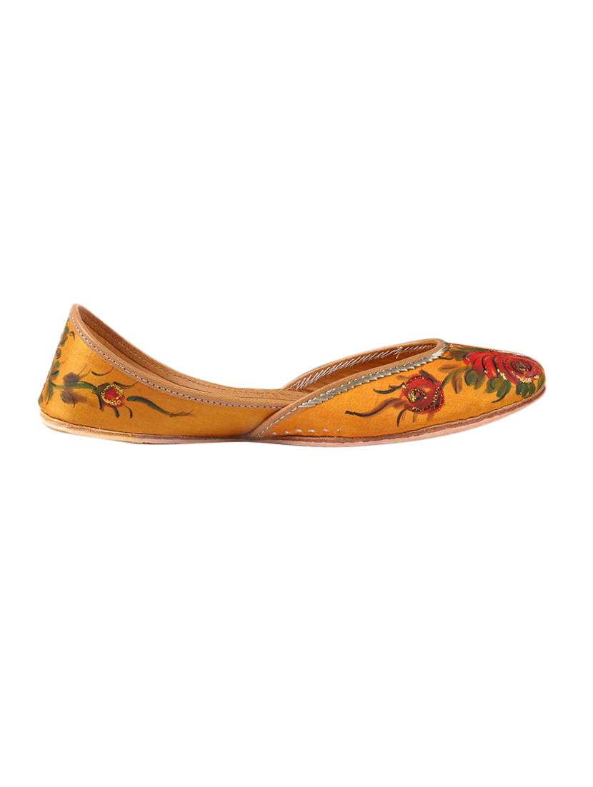mustard hand painted silk mojris - 12241604 - Zoom Image - 1