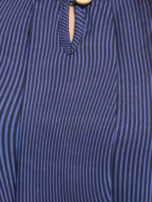 pleat detail key hole front top - 12276167 - Standard Image - 4