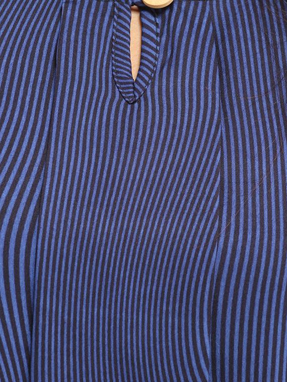pleat detail key hole front top - 12276167 - Zoom Image - 4