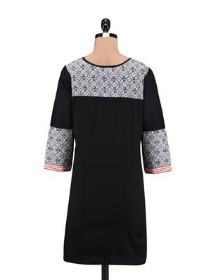 black printed cotton kurta - 1232055 - Standard Image - 3
