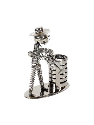 jewel fuel iron musician playing trumpet pen stand showpiece - 13752517 - Standard Image - 3