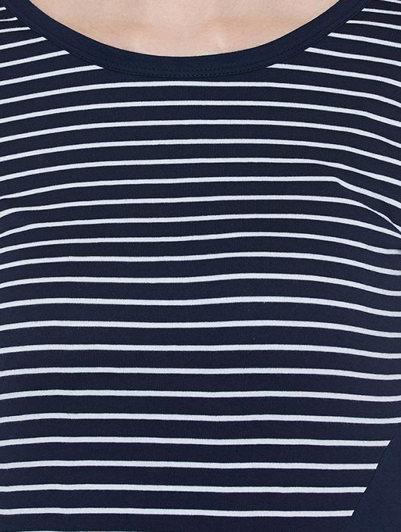 thumb hole sleeved asymmetric top - 13950017 - Zoom Image - 4