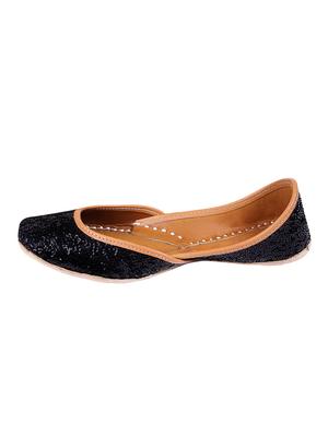 black slip on jutis - 14154630 - Standard Image - 2