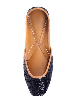 black slip on jutis - 14154630 - Standard Image - 4