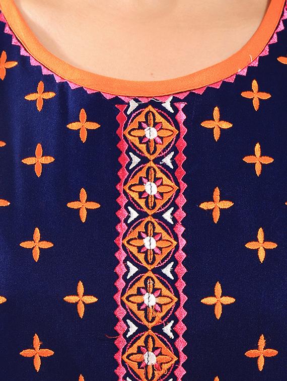 blue rayon straight kurta - 14224110 - Zoom Image - 4
