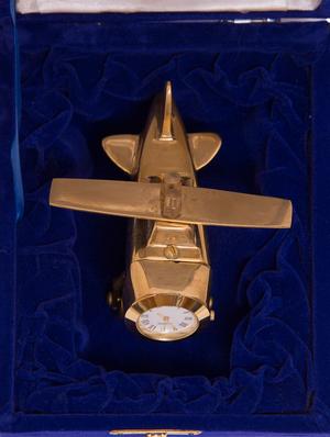brass antique finish aeroplane table clock - 14224529 - Standard Image - 6