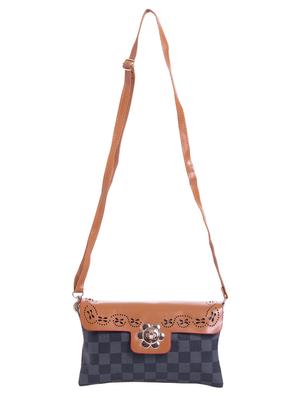black canvas regular clutch - 14236913 - Standard Image - 5