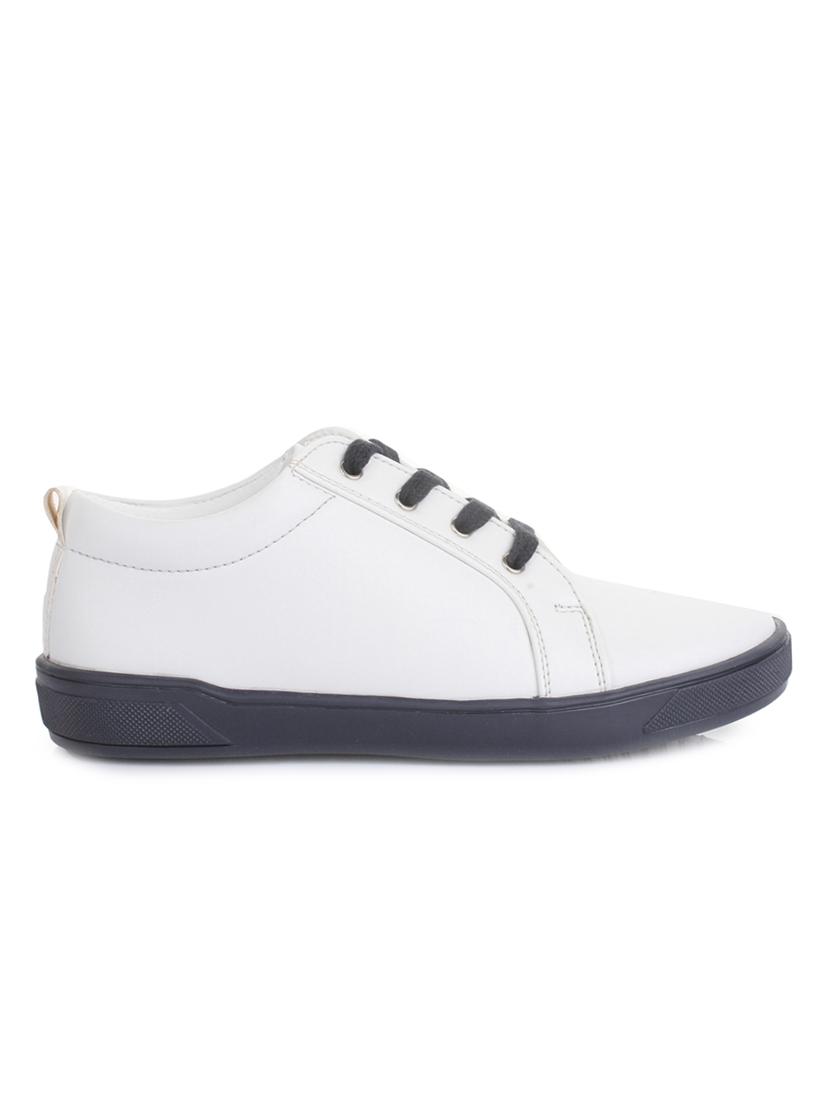 white leatherette lace up sneaker - 14268540 - Zoom Image - 2