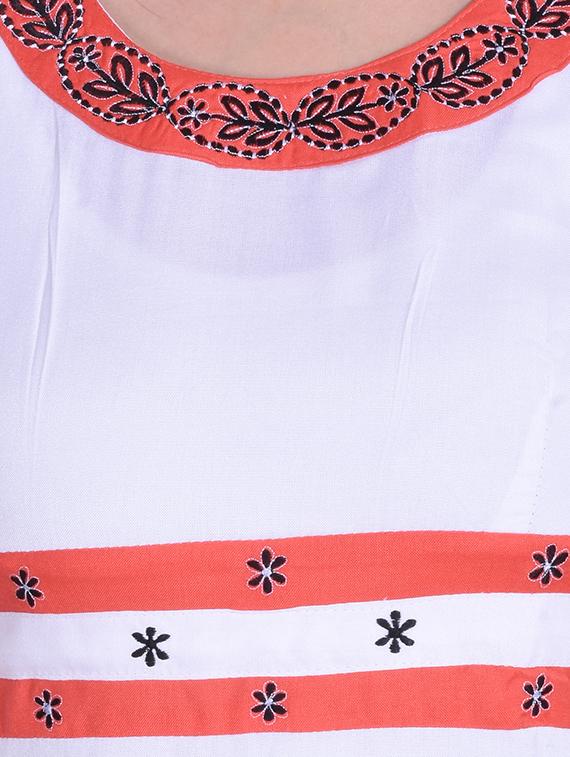 white rayon a-line kurta - 14329243 - Zoom Image - 4