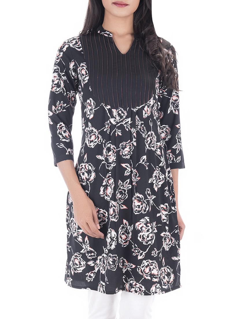 black crepe straight kurta - 14333906 - Zoom Image - 1