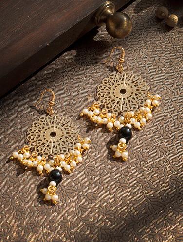 gold metal drop earrings - 14424328 - Very Small Image - 1