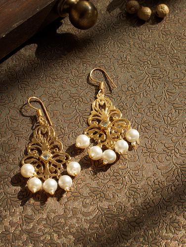gold metal drop earrings - 14424337 - Very Small Image - 1