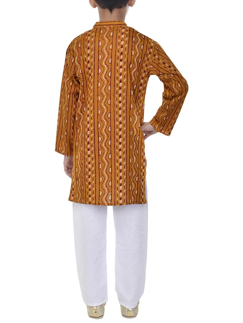 yellow cotton kurta set - 14428915 - Zoom Image - 3