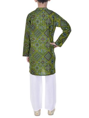 green and white cotton kurta set - 14428932 - Standard Image - 3