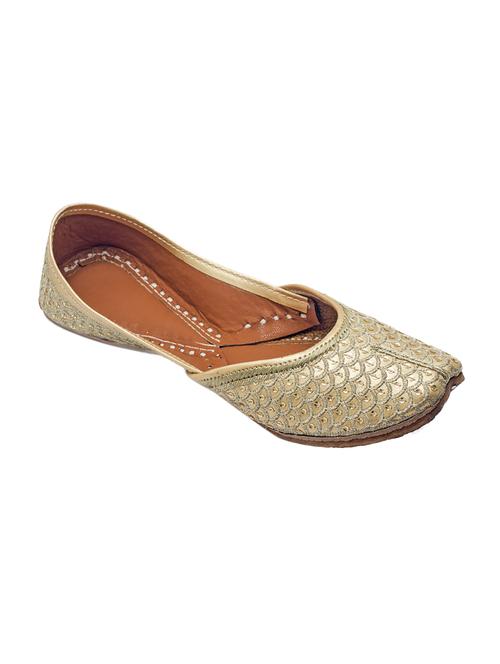 gold slip on jutis - 14478544 - Very Small Image - 1