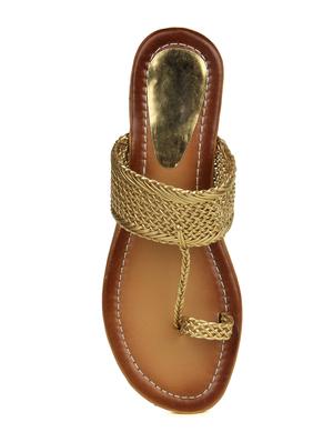 gold one toe kolhapuri - 14482081 - Standard Image - 4