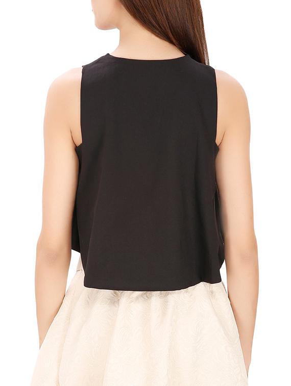 black crop top - 14493094 - Zoom Image - 3