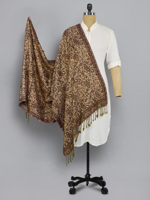 beige paisley design on stole - 14521592 - Standard Image - 1