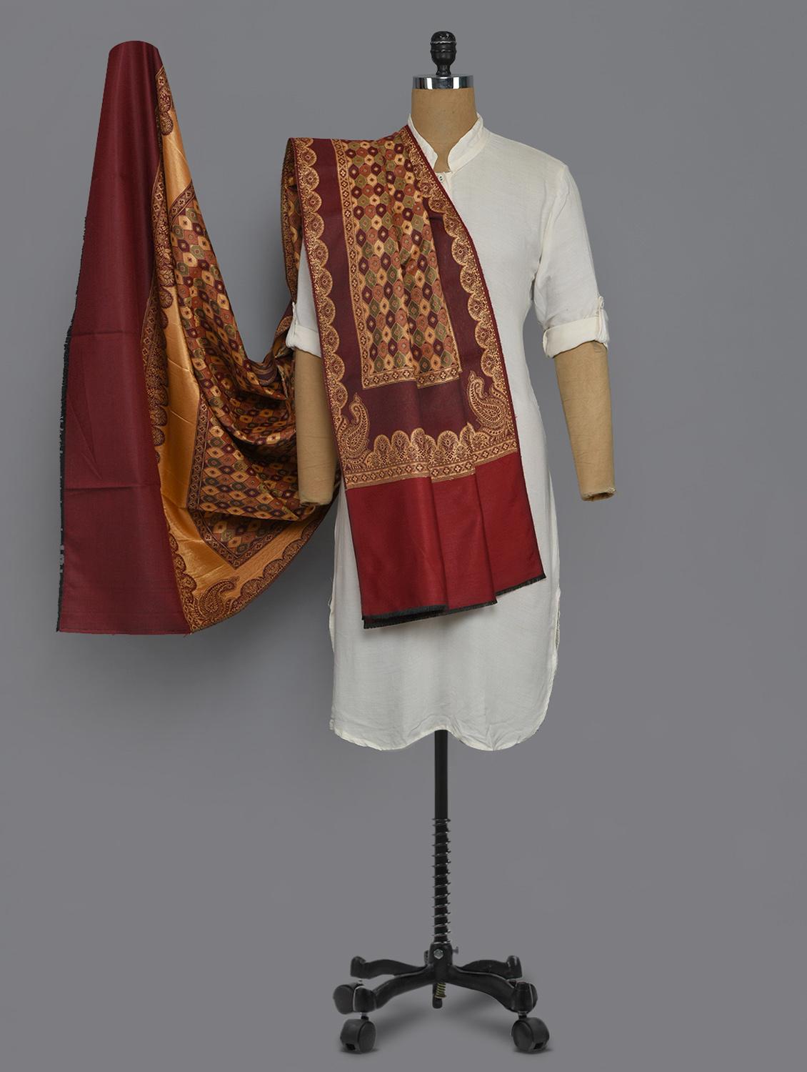 maroon geometric pattern on shawl - 14521665 - Zoom Image - 1