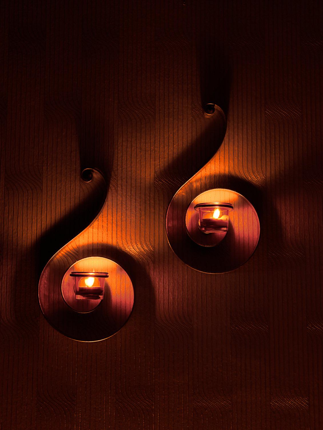set of 2 silver decorative wall sconce with red glass and free tealight candles - 14593477 - Zoom Image - 3