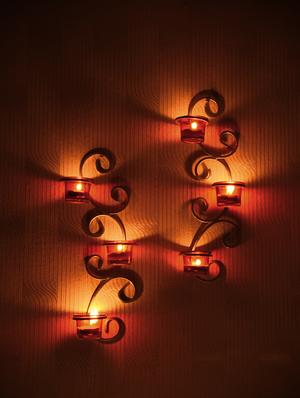 set of 2 metallic silver wall sconce with red and clear glasses - 14593485 - Standard Image - 3