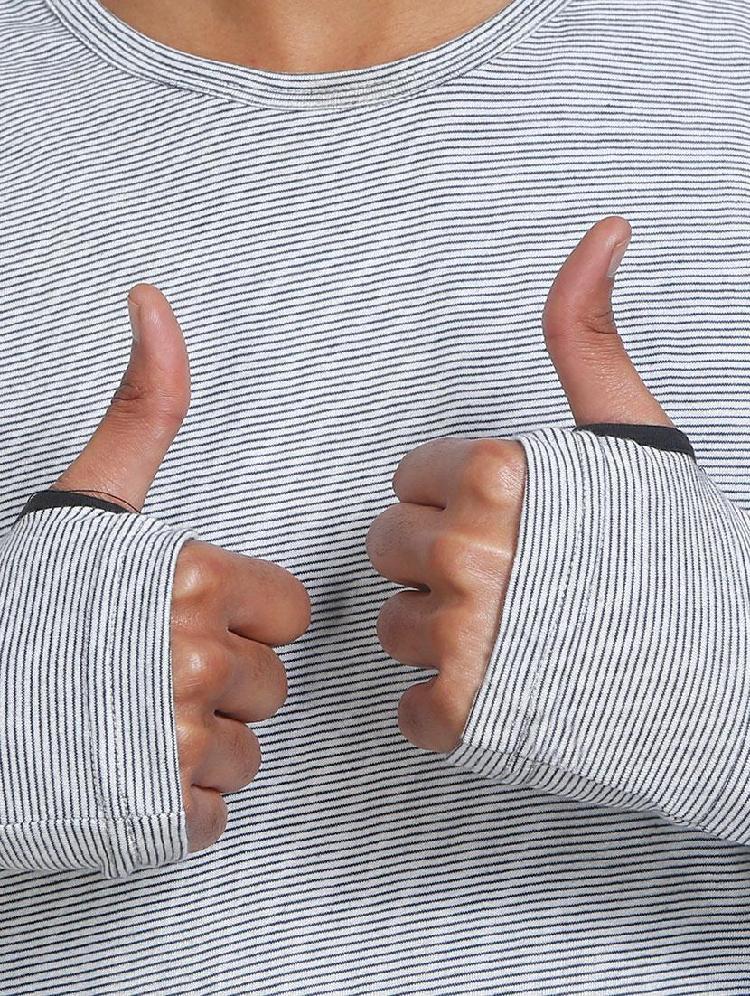 white cotton thumb hole t-shirt - 14619396 - Zoom Image - 4