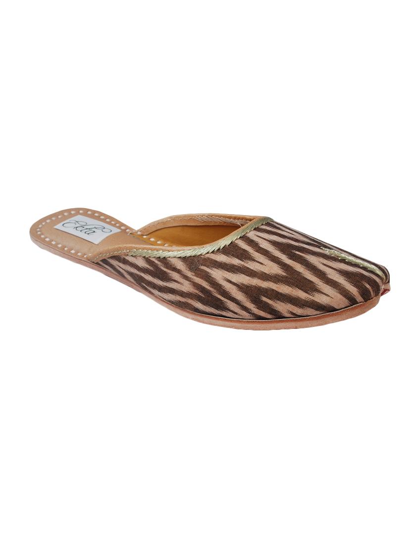 brown slip on jutis - 14865322 - Zoom Image - 1