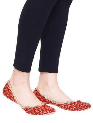 red slip on jutis - 14882783 - Standard Image - 5