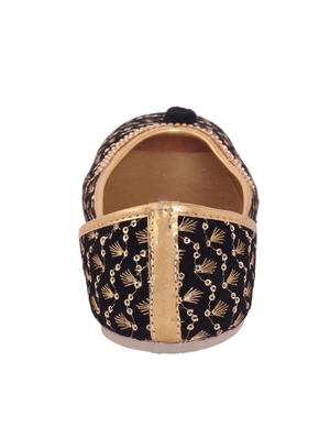 black slip on jutis - 14882786 - Standard Image - 3