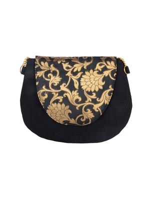 black canvas regular clutch - 14886301 - Standard Image - 5