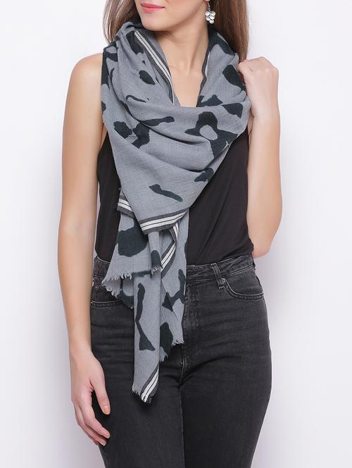 grey wool scarf - 14892132 - Very Small Image - 1