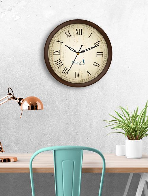 glass round shape wall clock - 14901828 - Standard Image - 1